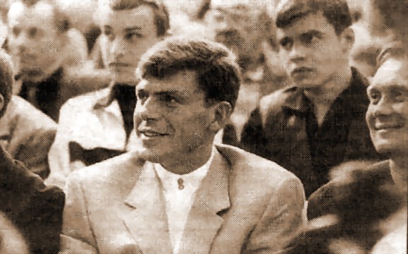 И НЕЧЕГО НА ЗЕРКАЛО ПЕНЯТЬ…