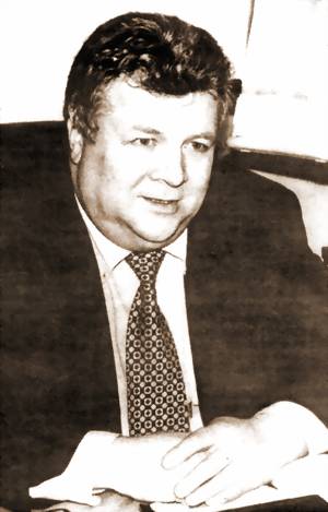 «ДОКОЛЕ ФИНАНСОВОМУ ВЕЛИКАНУ БЕГАТЬ МЕЛКОЙ МЫШКОЙ?»