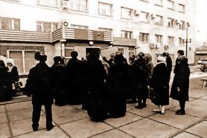 ОМИЧИ ШТУРМУЮТ ДЕПАРТАМЕНТ НЕДВИЖИМОСТИ