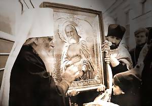 ВЛАДЫКА ПРИВЕЗ СВЯЩЕННЫЙ ДАР