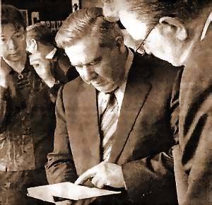 ДОСТОЕВСКИЙ ПРИЛЕТЕЛ С ЗАПОЗДАНИЕМ