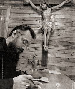 В ВАТИКАНЕ СТРАДАЮТ ПО САРГАТКЕ