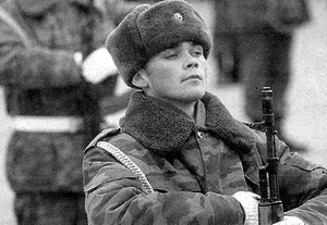 НА ГЛАВНОЙ ПЛОЩАДИ СТРЕЛЯЛИ