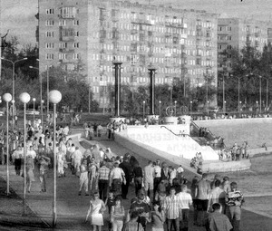 ЗДЕСЬ ГОРОД ВСТРЕЧАЕТ РАССВЕТ