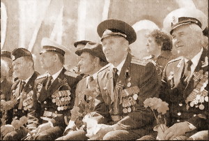 СОЛНЦЕ НА БОЕВЫХ ОРДЕНАХ