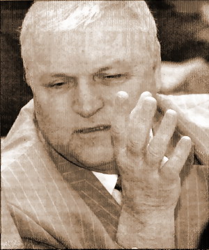 К ПЛОТИНЕ ПОДОШЛИ ВПЛОТНУЮ