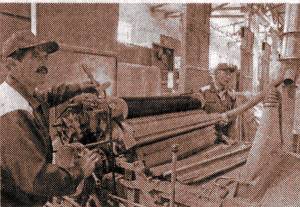 На Калачинском заводе по производству медицинской ваты из льна состоялась первая промышленная варка льноволокна. Весь технологический процесс занял десять часов.